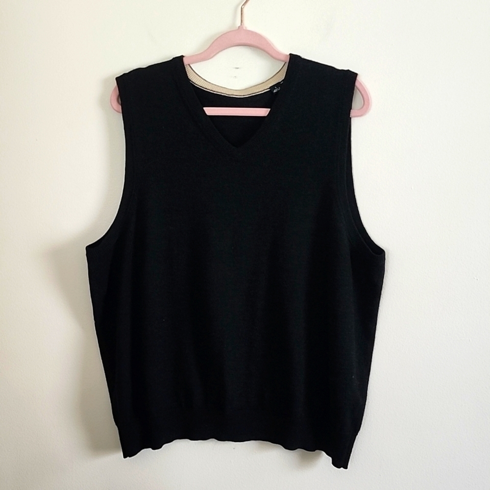 Vintage made in Hong Kong black cashmere sweatervest. Men's large